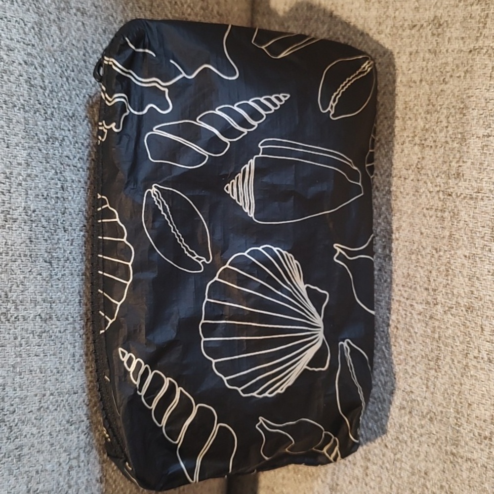 ALOHA Collection Black and White Shell Print Mini Pouch